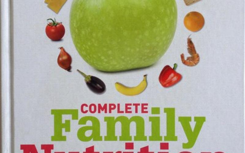 Front cover of Complete Family Nutrition by Jane Clarke