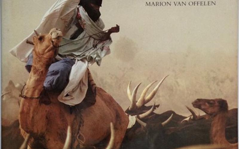 Front Cover of Nomads of Niger by Carol Beckwith and Marion van Offelen